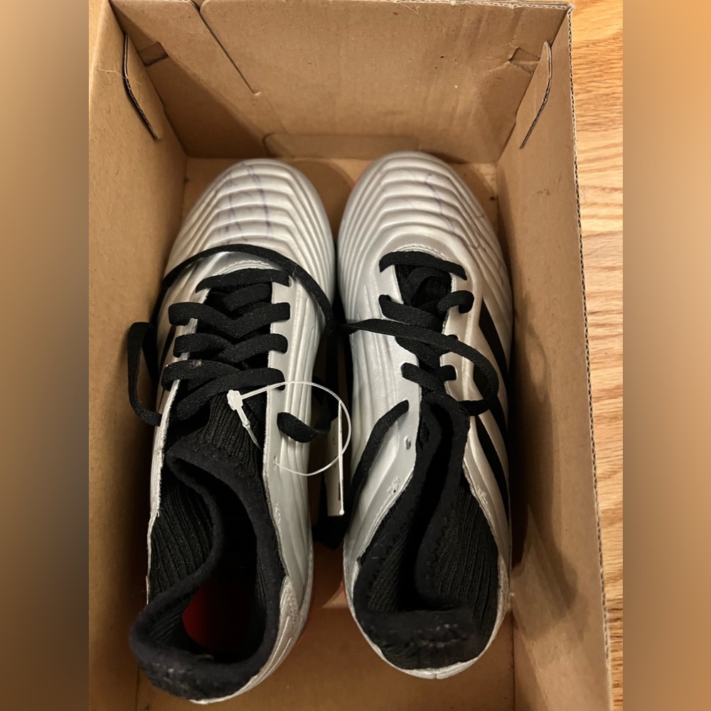 Adidas Predator Soccer Shoes Kids 1.5 New with Defects